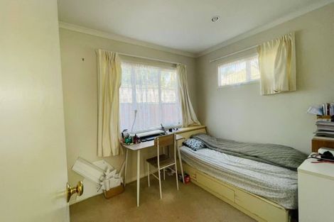 Photo of property in 12 Tyndrum Place, Highland Park, Auckland, 2010