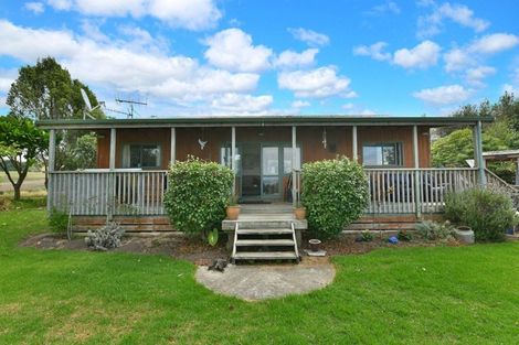Photo of property in 39 Crosland Road, South Head, Helensville, 0874
