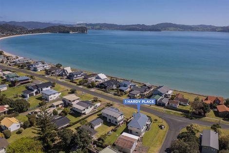 Photo of property in 1 Hardy Place, Cooks Beach, Whitianga, 3591