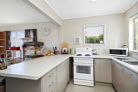 Photo of property in 32b Cheltenham Terrace, Newlands, Wellington, 6037