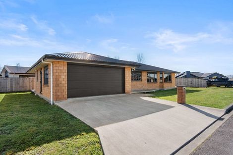 Photo of property in 1 Molesworth Street, Carterton, 5713