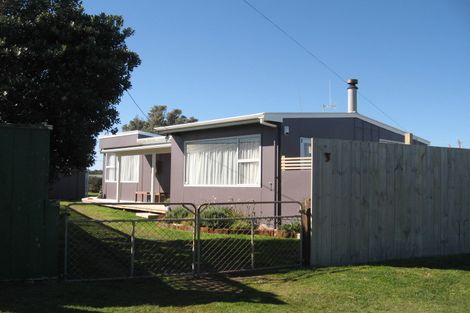 Photo of property in 3 Raukawa Street, Himatangi Beach, Foxton, 4891