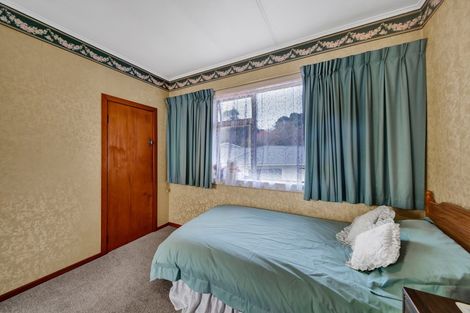 Photo of property in 32 Beaumont Crescent, Frankleigh Park, New Plymouth, 4310