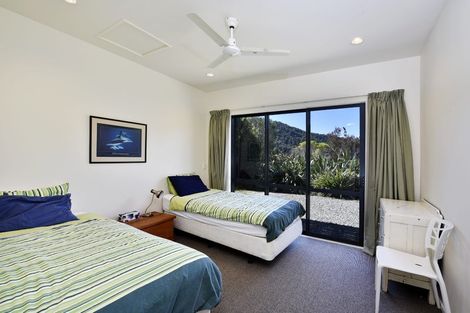 Photo of property in 20 Worlds End Road, Tennyson Inlet, 7195