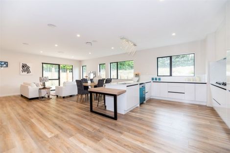 Photo of property in 19 Reserva Crescent, Kumeu, 0810