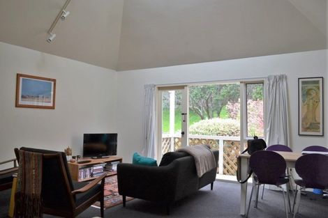 Photo of property in 14 Lawson Place, Mount Victoria, Wellington, 6011
