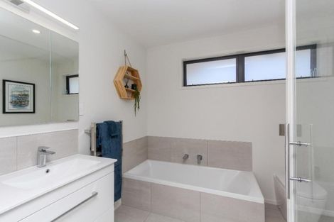 Photo of property in 2 Western Rise, Hurworth, New Plymouth, 4310