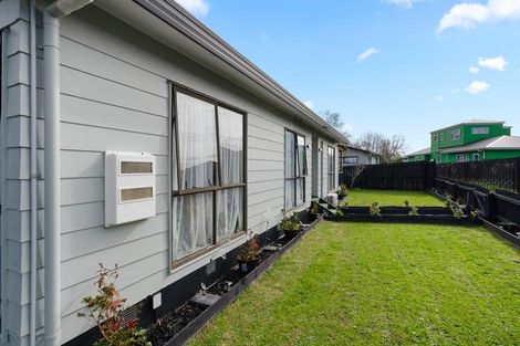 Photo of property in 1/11 Blackgate Place, Weymouth, Auckland, 2103
