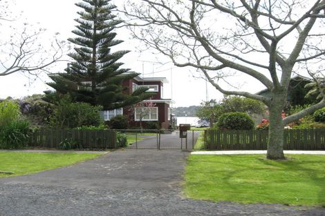 Photo of property in 70 The Terrace, Herald Island, Auckland, 0618