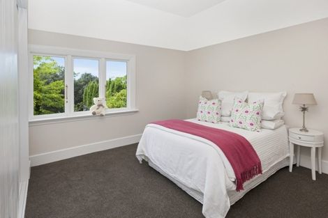 Photo of property in 21 Saint Andrews Square, Strowan, Christchurch, 8052