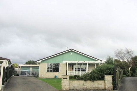 Photo of property in 17 Chadwick Place, Highbury, Palmerston North, 4412