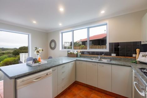 Photo of property in 143 Weggery Drive, Waikanae Beach, Waikanae, 5036