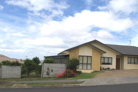 Photo of property in 10 Lorikeet Place, Unsworth Heights, Auckland, 0632