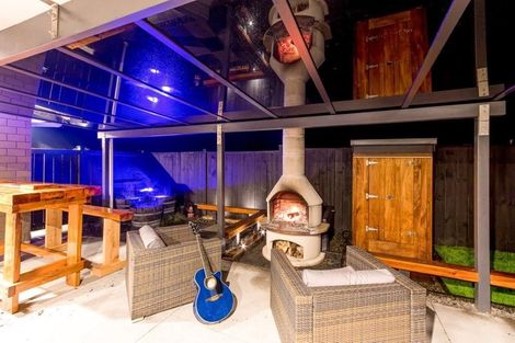 Photo of property in 17 Eric Farley Drive, Kumeu, 0810