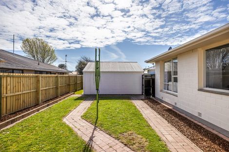 Photo of property in 2/18 Inwoods Road, Parklands, Christchurch, 8083