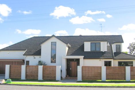 Photo of property in 8a Devon Road, Bucklands Beach, Auckland, 2012