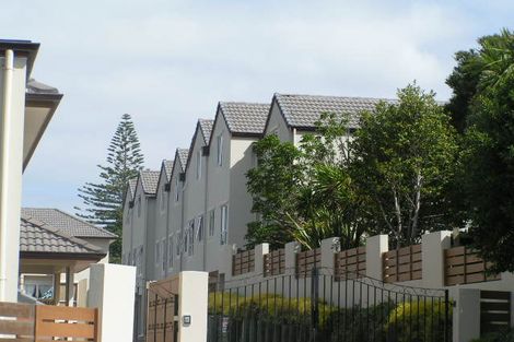 Photo of property in 8/57 Gladstone Road, Northcote, Auckland, 0627