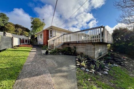 Photo of property in 15 Pine Avenue, Henderson, Auckland, 0612