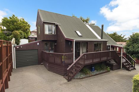 Photo of property in 10 Len Brown Place, Pukekohe, 2120