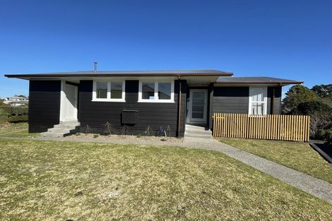 Photo of property in 8 Kelvin Place, Westown, New Plymouth, 4310