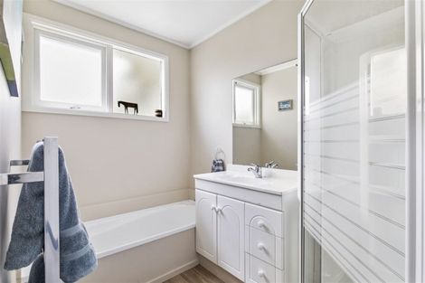 Photo of property in 102 Taiapa Road, Muriwai, Waimauku, 0881