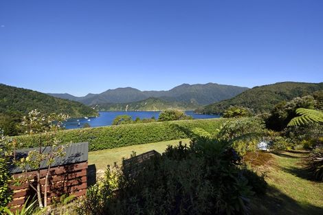 Photo of property in 16 Worlds End Road, Tennyson Inlet, Rai Valley, 7195