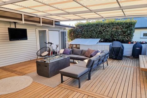 Photo of property in 249 Queen Street, Pukekohe, 2120