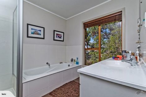 Photo of property in 30 Portobello Place, Torbay, Auckland, 0630