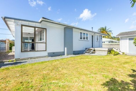Photo of property in 21 Totara Park Road, Clouston Park, Upper Hutt, 5018