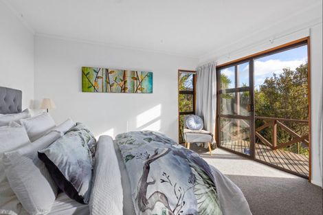 Photo of property in 22 Pendrell Road, Piha, New Lynn, 0772