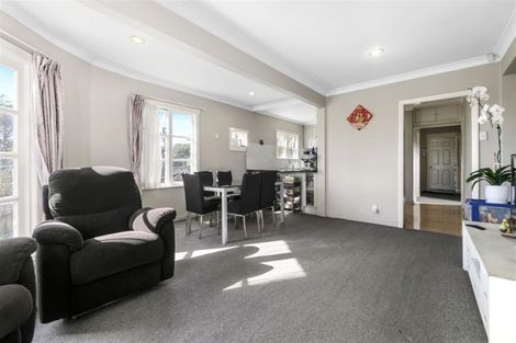 Photo of property in 183 Carlisle Road, Northcross, Auckland, 0632
