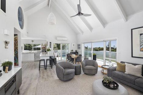 Photo of property in 11 Palm Parade, Riversdale Beach, Masterton, 5872