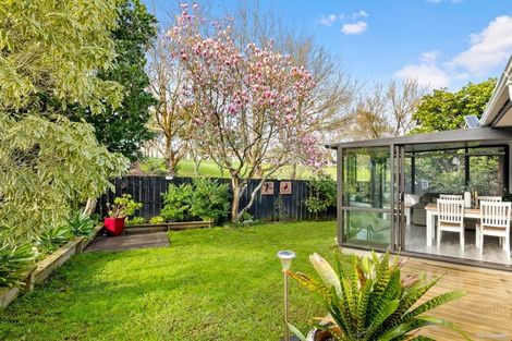 Photo of property in 2/3 Diosma Place, Botany Downs, Auckland, 2010