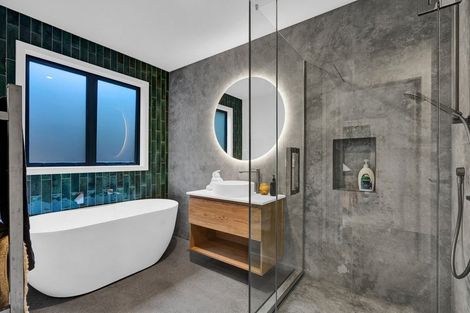 Photo of property in 6e Burns Street, Westown, New Plymouth, 4310