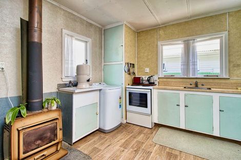 Photo of property in 37 Hillary Crescent, Maraenui, Napier, 4110