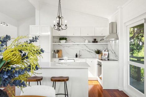 Photo of property in 7 Tranquil Glade, Hillcrest, Auckland, 0627