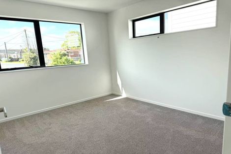 Photo of property in 16 Exmouth Road, Northcote, Auckland, 0627