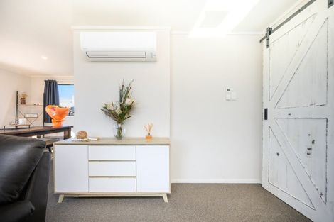 Photo of property in 7 Colonial Place, Kelvin Grove, Palmerston North, 4414