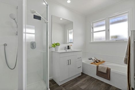 Photo of property in 4 Link Road, Newlands, Wellington, 6037