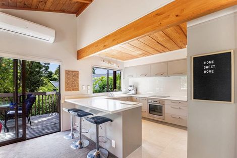 Photo of property in 15 Kaurimu Rise, Titirangi, Auckland, 0604