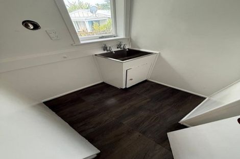 Photo of property in 49 Lauderdale Road, Birkdale, Auckland, 0626