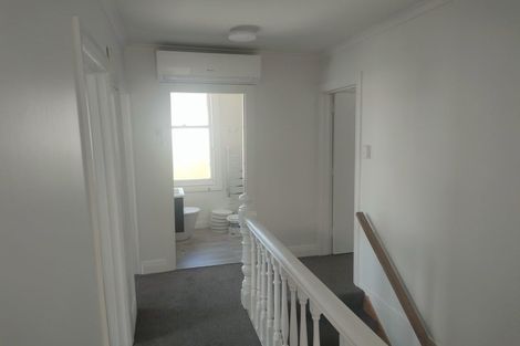 Photo of property in 142 Tasman Street, Mount Cook, Wellington, 6021