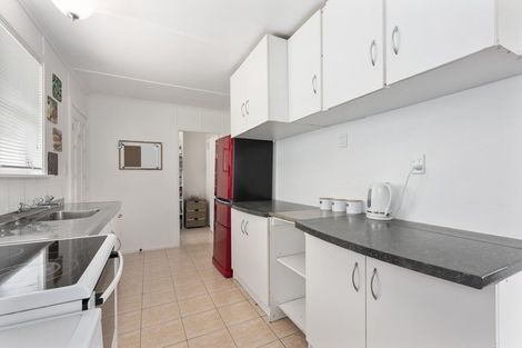 Photo of property in 13 Edelweiss Grove, Timberlea, Upper Hutt, 5018