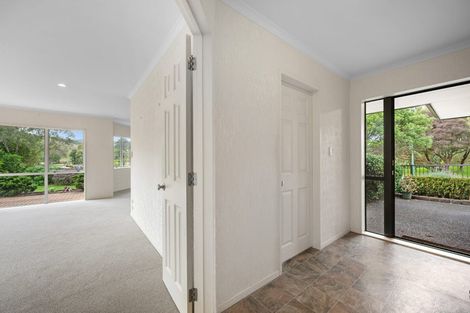 Photo of property in 6 Cabeleigh Drive, Helensville, 0800