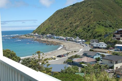 Photo of property in 3/6 Robertson Street, Owhiro Bay, Wellington, 6023