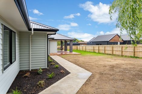 Photo of property in 21 Tararua Crescent, Otaki, 5512