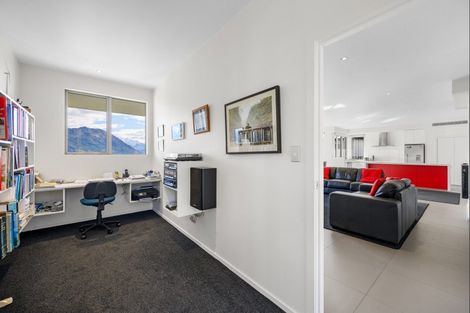 Photo of property in 5 Bovett Place, Wanaka, 9305