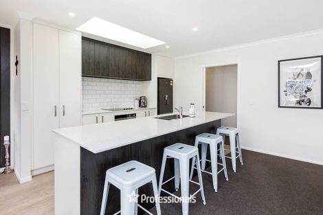 Photo of property in 5 Nikau Lane, Timberlea, Upper Hutt, 5018