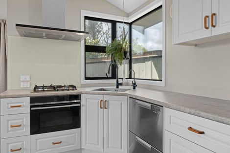 Photo of property in 23a Donnelly Street, Oakura, 4314