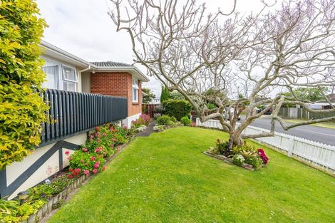 Photo of property in 11 Raglan Street, Mangere East, Auckland, 2024